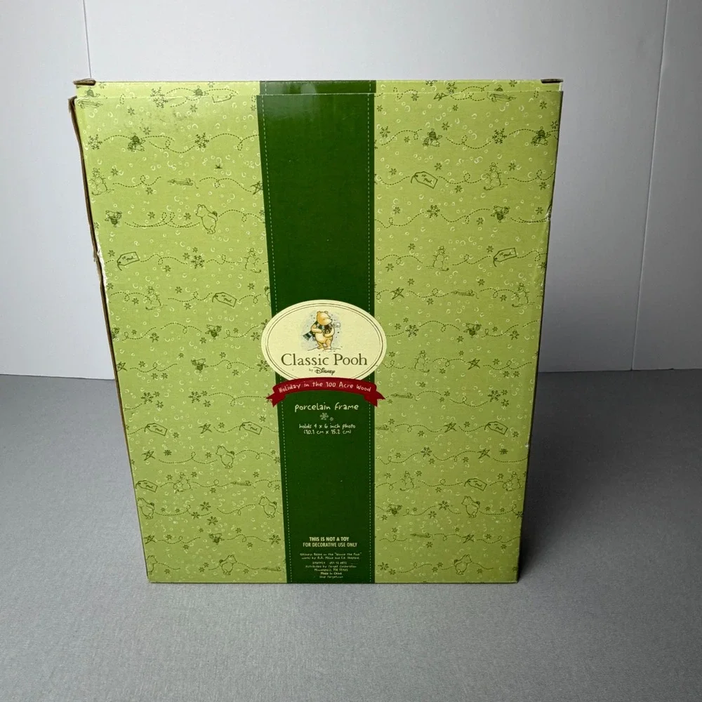 Disney Winnie‎ the Pooh Christmas Porcelain 4x6 Picture Frame 3D Holiday Joy